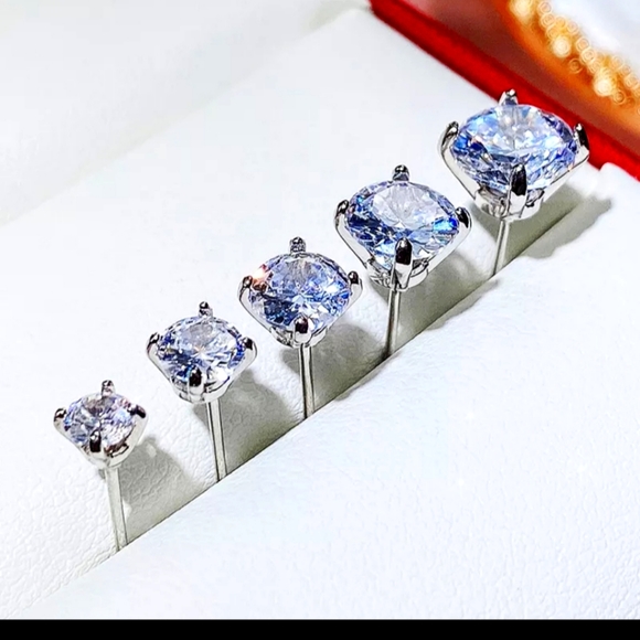 COPY - White Gold with moisonite 8mm stone ! NWTS! - Picture 3 of 3